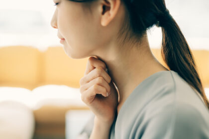 女性に多い首のしこりや違和感、これって首の病気?